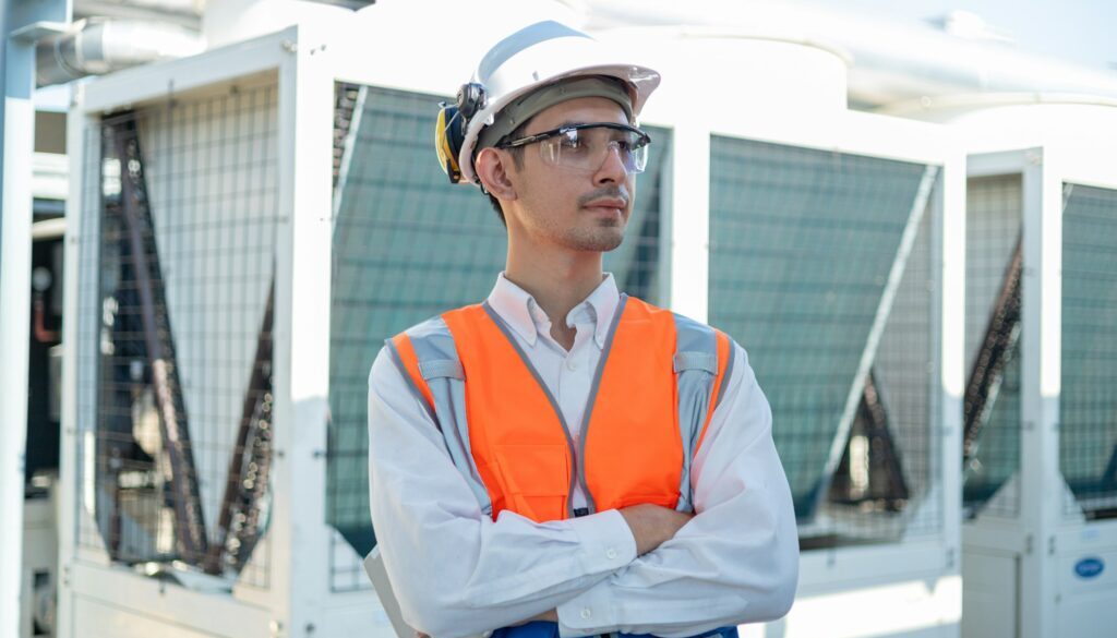 Industrielle Ventilatoren optimieren die Belüftung in Produktionshallen Industrielle Ventilatoren optimieren die Belüftung in Produktionshallen