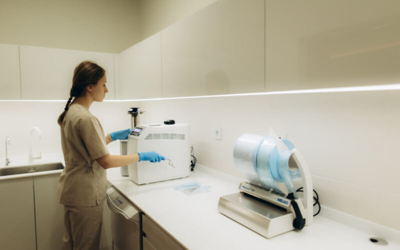 Die Wichtigkeit einer hygienischen Ausstattung für sichere Abläufe in Produktions- und Gesundheitseinrichtungen